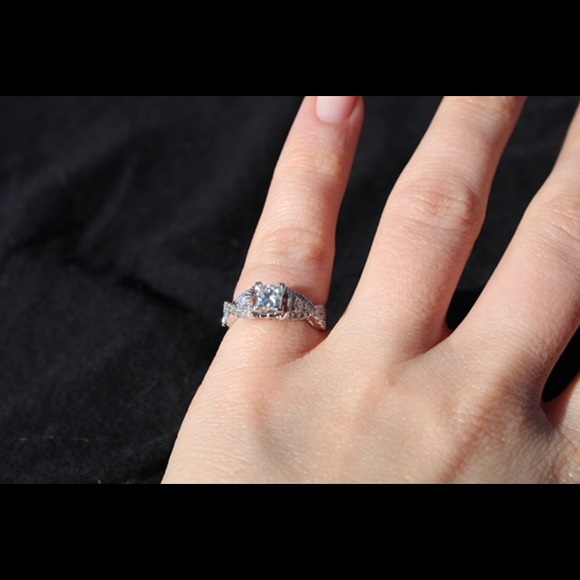 Ring - Picture 4 of 13